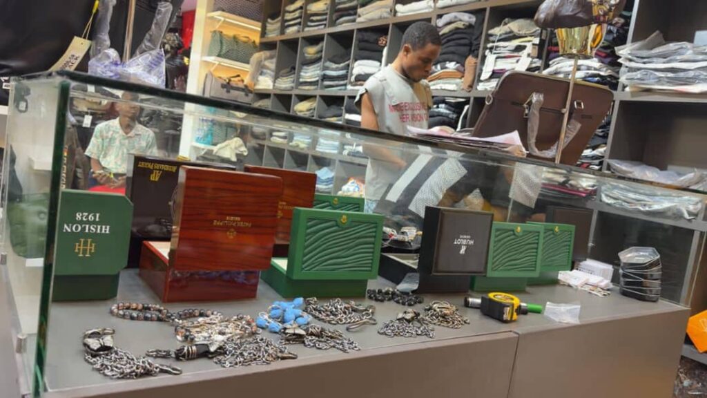 Aura Luxury wristwatch Collection