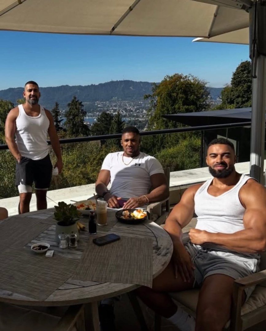 Anthony Joshua with is two friends