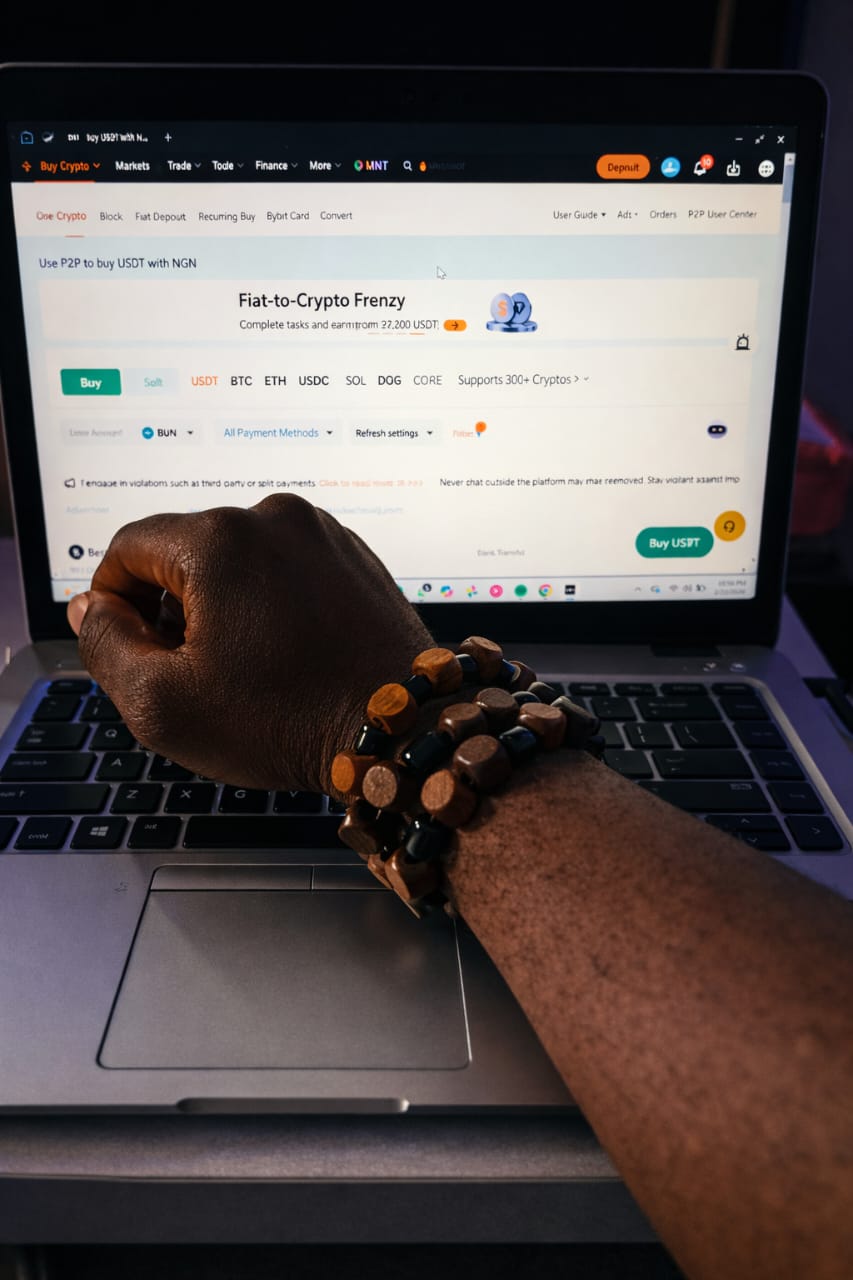 Emmanuel Chigozirim Onyebuchi best known as Aska bowy on is computer doing is job