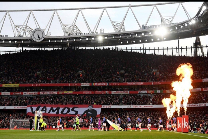 An image showing arsenal players after winning the league 