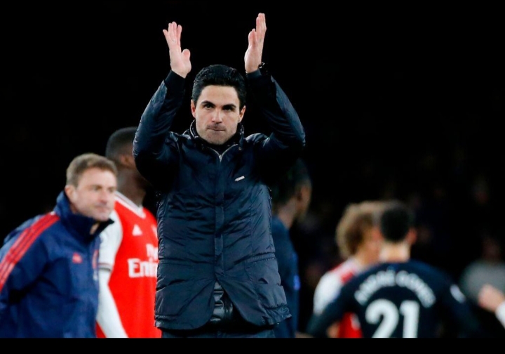An image showing arsenal coach 